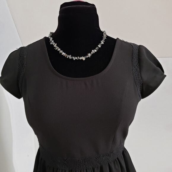 Little Black Dress Size by Pins and Needles 6 - Picture 5 of 9